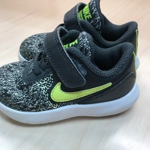 💚 Toddler Boys Nike Tennis Shoes 💚